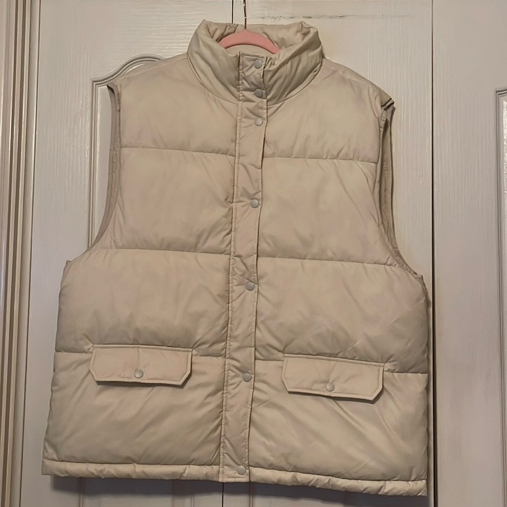 NWT Offline by Aerie Cream Puffer Vest